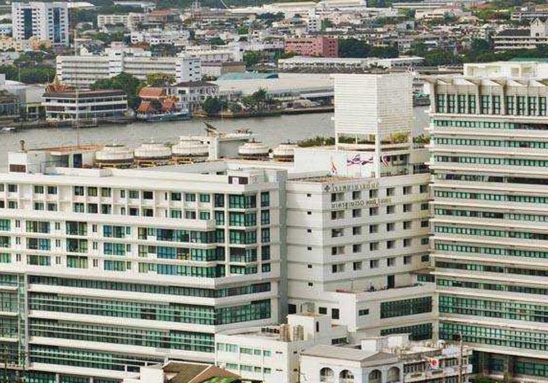 Yanhee Hospital
